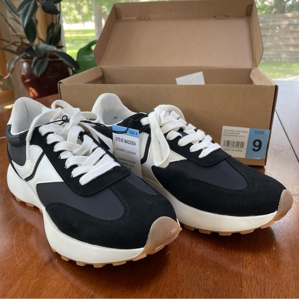 Steve Madden Black and White Men's Sneakers